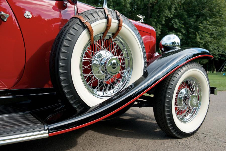 Детали экстерьера Auburn 8-98 Boattail Speedster 1931 года  (фото 31 из 37)
